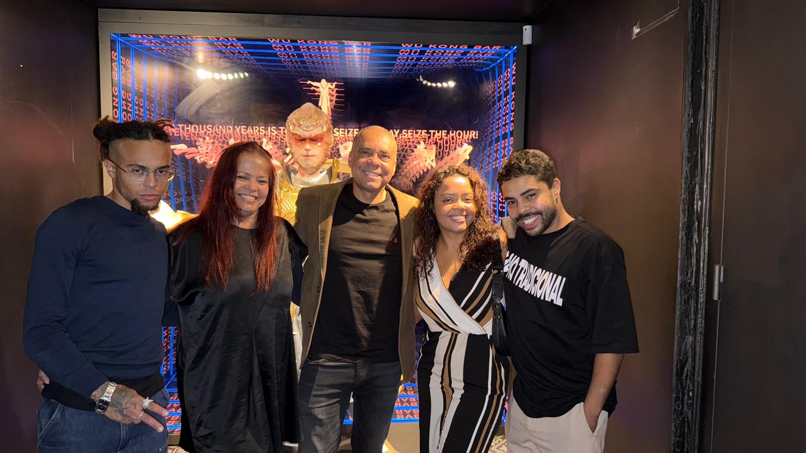 Família fundadora e equipe do Manga Rosa em Barcelona